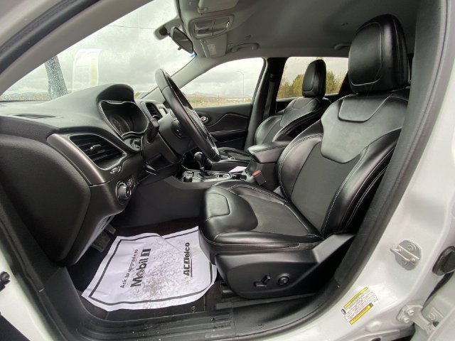 Used 2019 White Jeep Latitude Plus 4x4 image 11