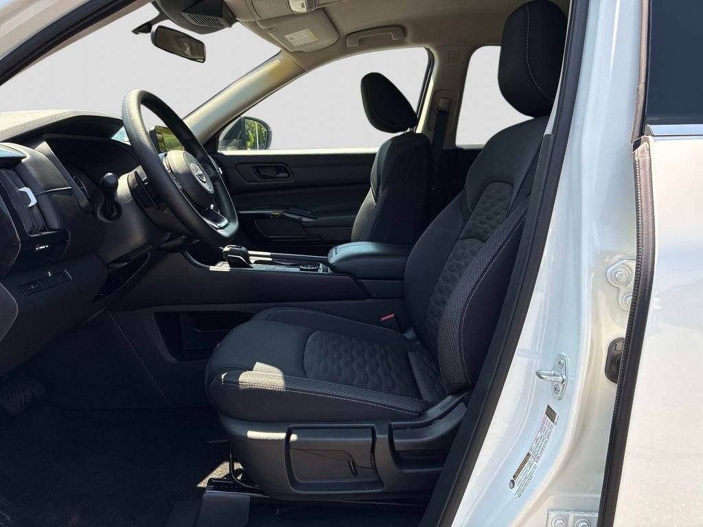 Used 2025 White Nissan S image 21