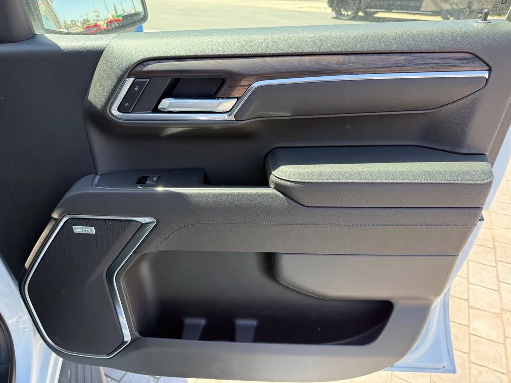 New 2026 Glacier White Tricoat GMC SLT image 15