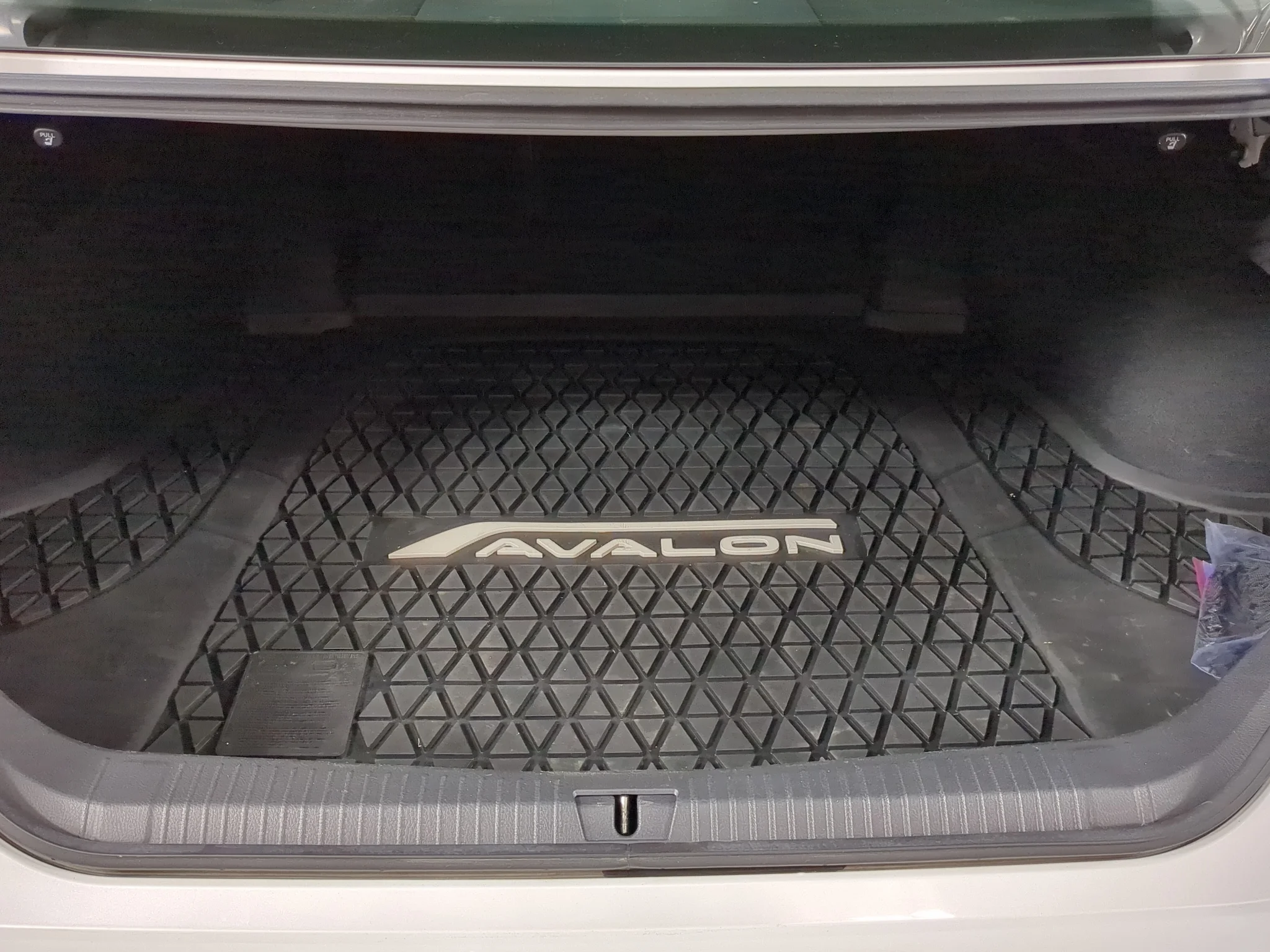 Used 2019 Wind Chill Pearl Toyota XLE image 18