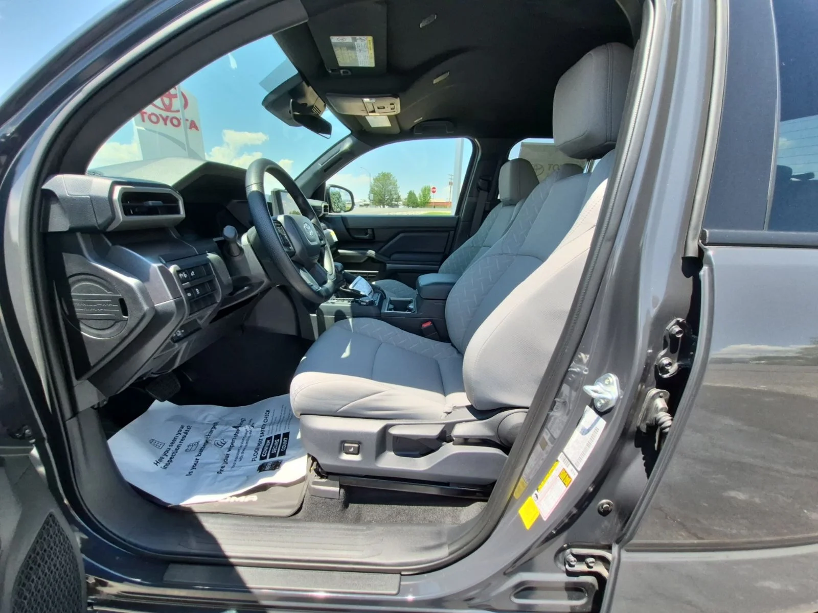 2026 Toyota Tacoma SR5 - Photo 14