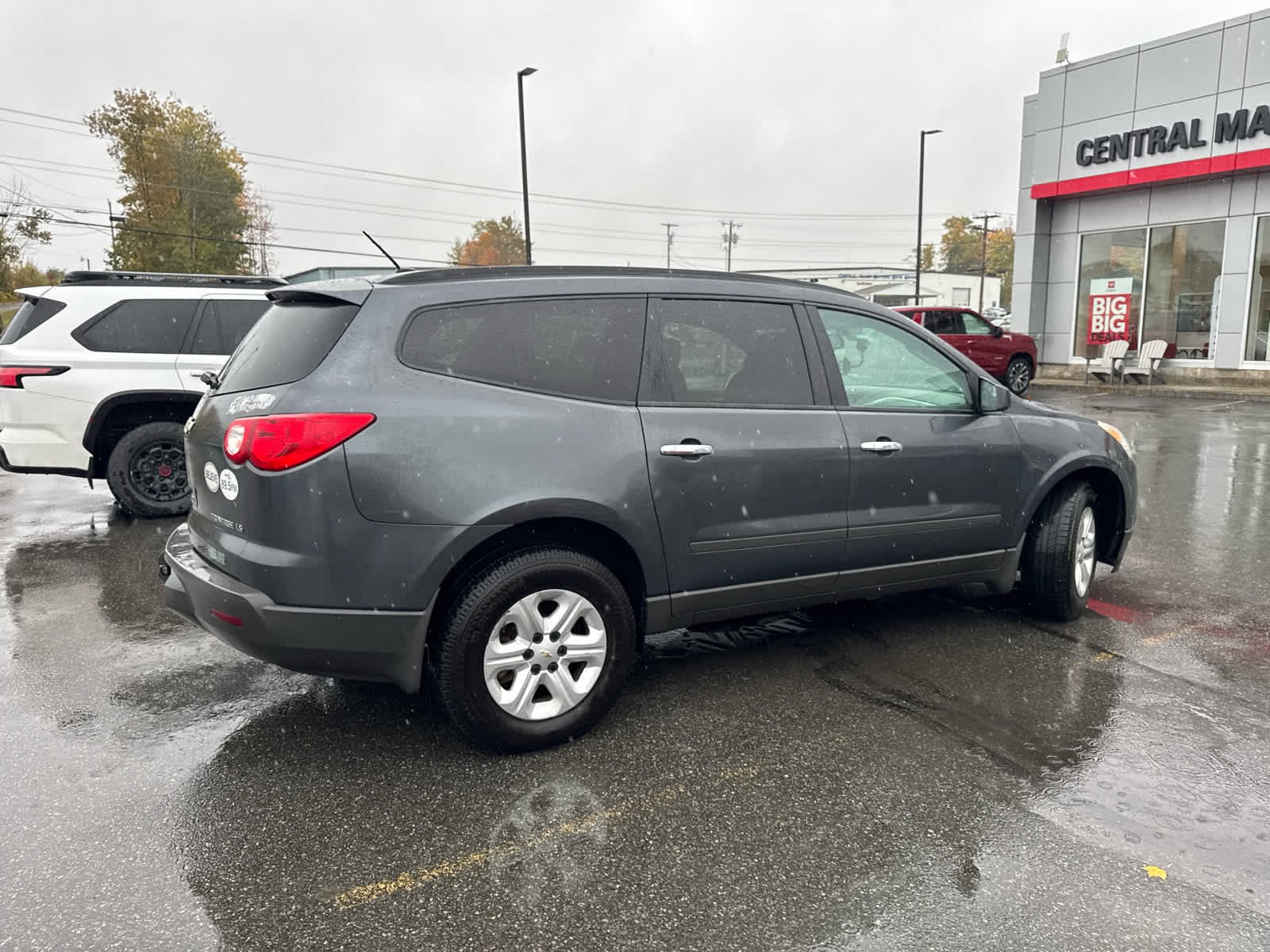 Used 2011 Cyber Gray Metallic Chevrolet LS image 3