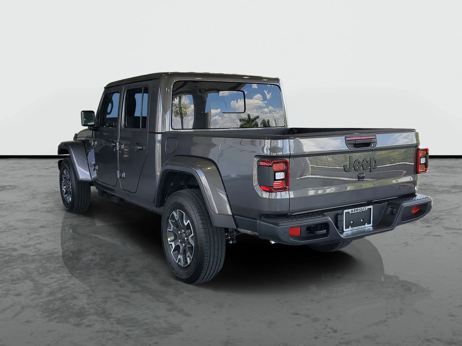 New 2026 Granite Crystal Metallic Clear-Coat Exterior Paint Jeep Sahara image 2