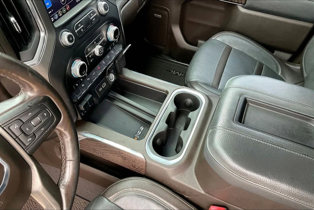 Used 2022 White GMC Denali image 15