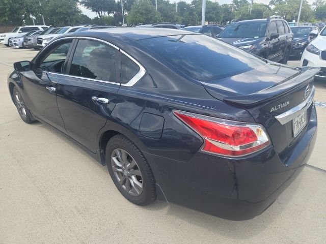 Used 2015  Nissan 2.5 S image 4