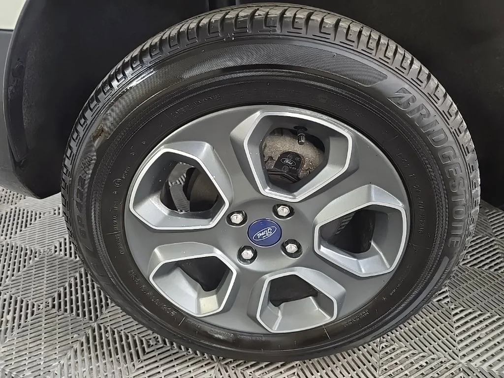 Used 2020 White Ford S image 14