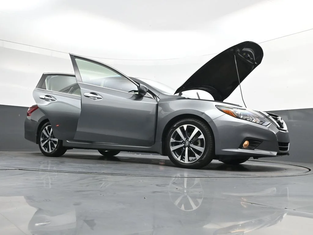Used 2017 Gray Nissan 2.5 SR image 51