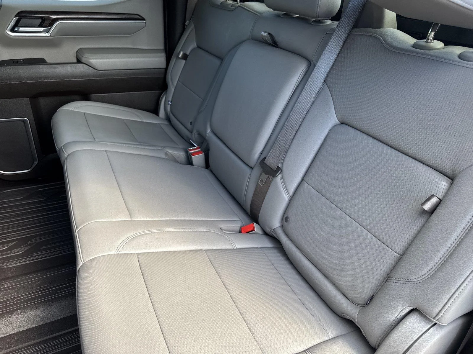 Used 2024 White Frost Tricoat GMC SLT image 32