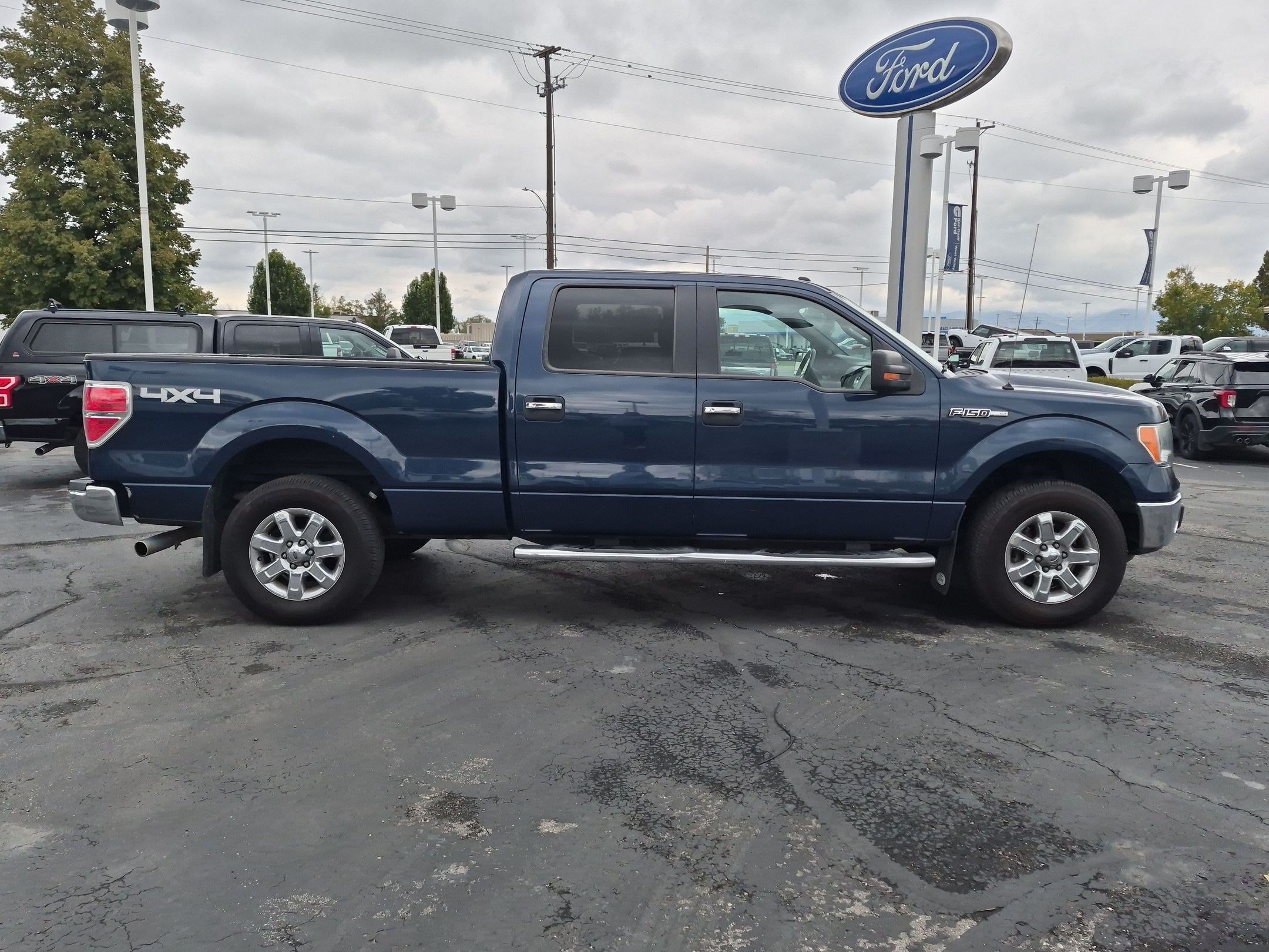 Used 2013 Blue Ford XLT image 2
