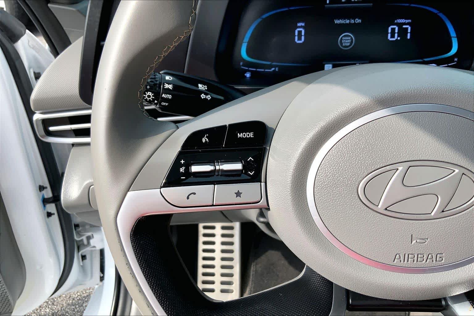 Used 2025 Serenity White Hyundai SEL Sport image 19