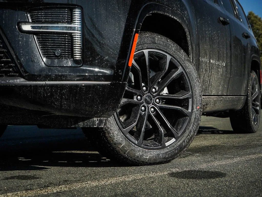 New 2026 High Gloss Black Jeep Summit Obsidian image 5