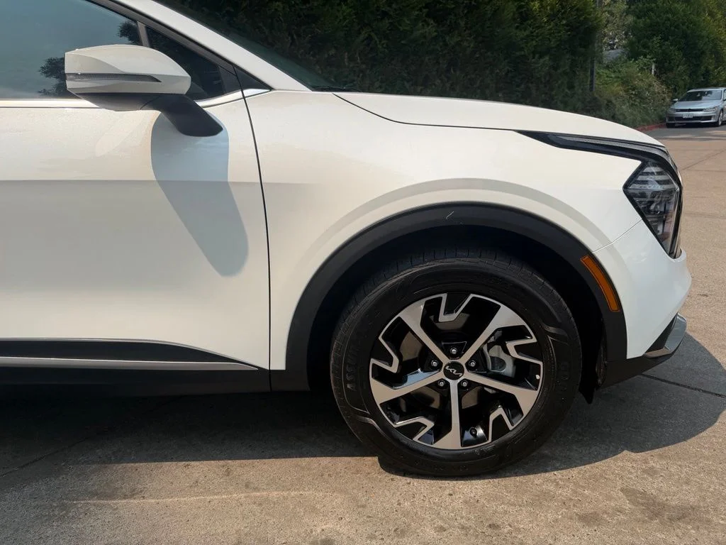 Certified Used 2025 Snow White Pearl Kia EX image 3