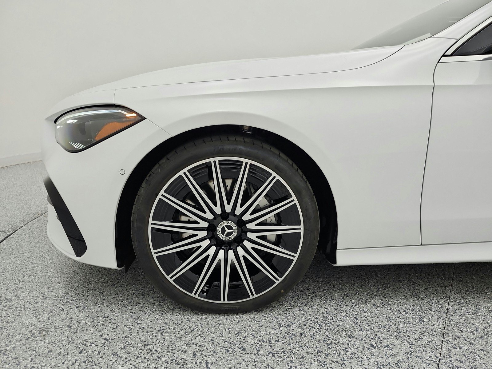 New 2026 MANUFAKTUR Moonlight White Metallic Mercedes-Benz CLE 450 4MATIC® Cabriolet image 27