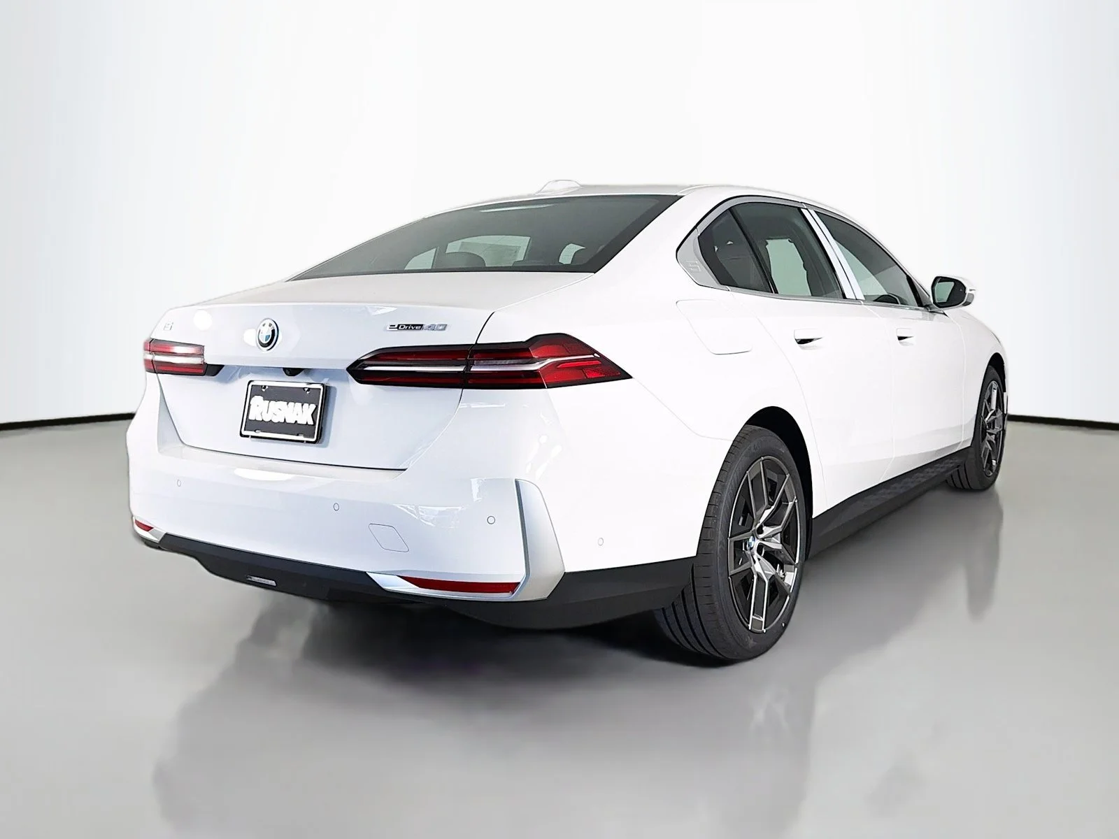 New 2027 Alpine White BMW eDrive40 image 7