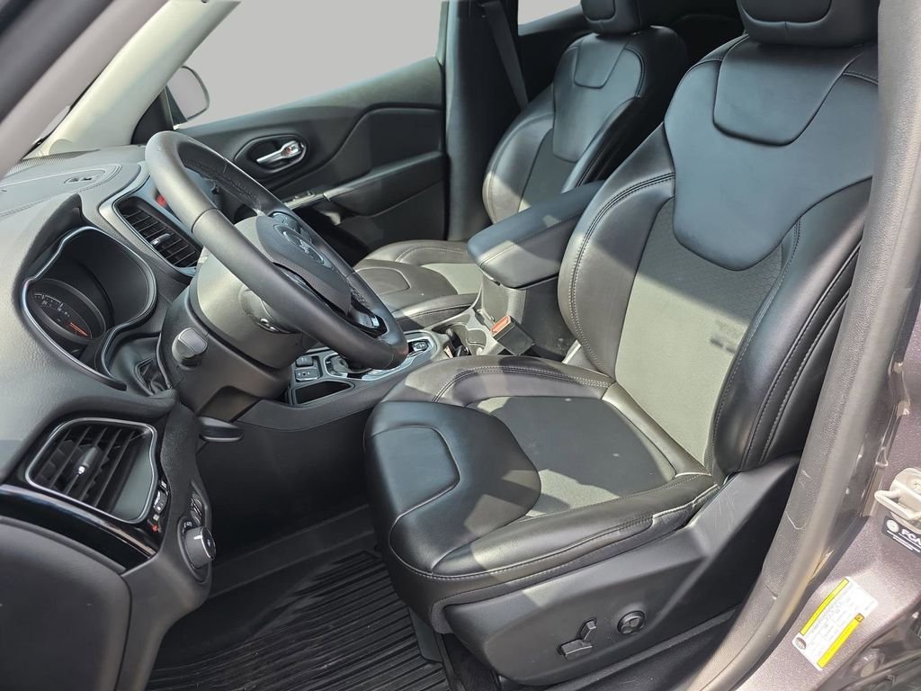 Used 2021 Gray Jeep Latitude Plus image 9