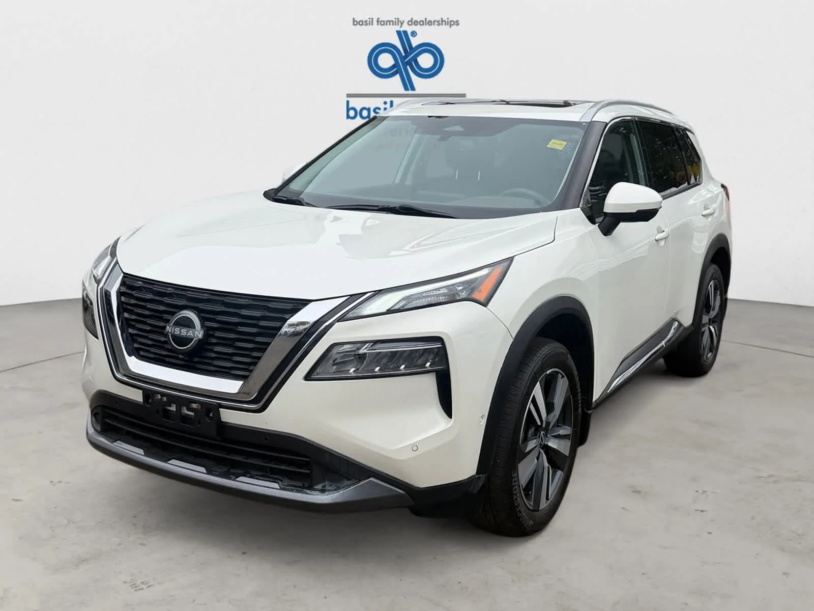 Used 2023 Pearl White Tricoat Nissan SL image 2