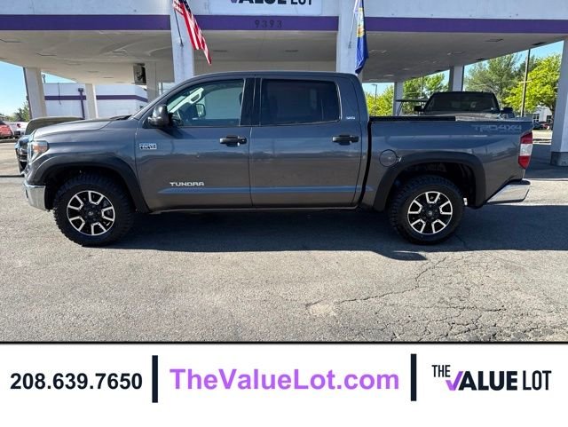 Used 2018 Gray Toyota SR5 image 7