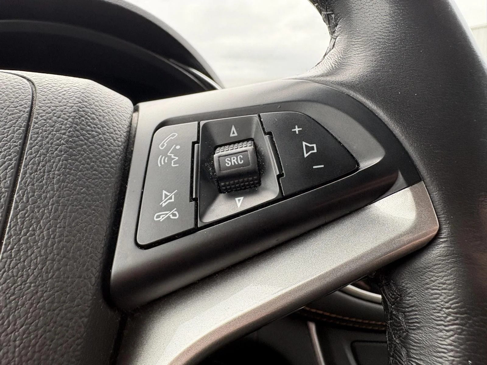 Used 2019 Summit White Chevrolet LT image 15