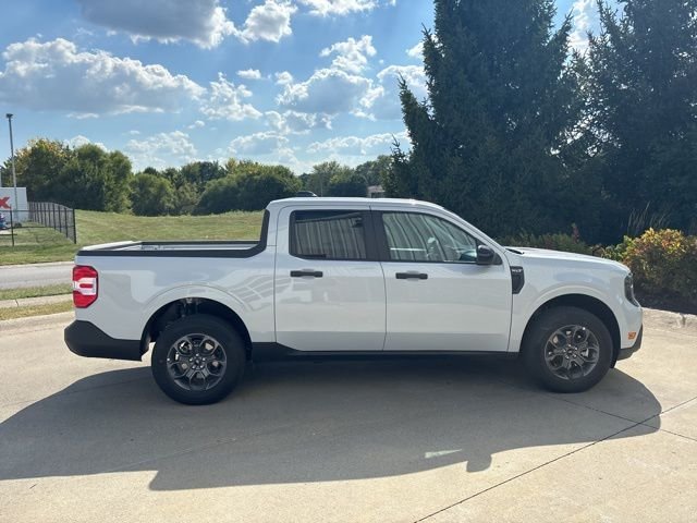 New 2025 Space White Metallic Ford XLT image 5