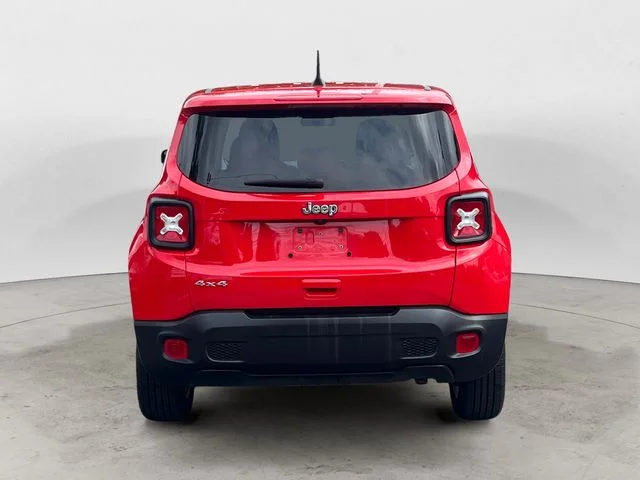 Used 2023 Red Jeep Latitude image 4
