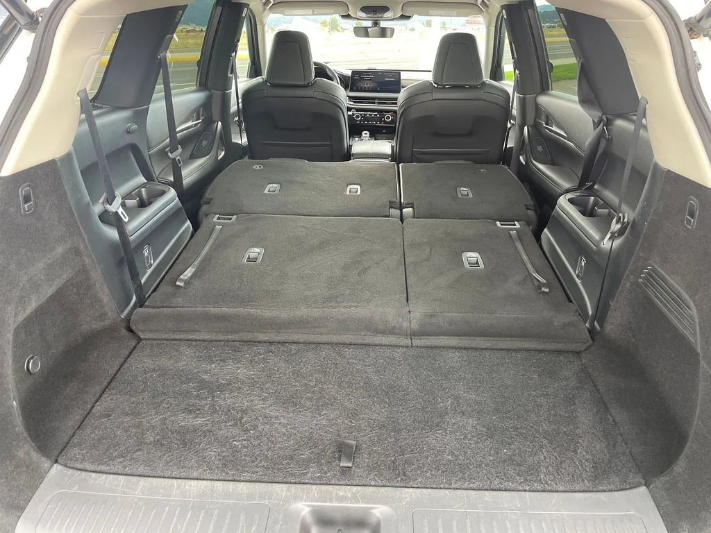 Used 2025 Majestic White INFINITI LUXE image 9