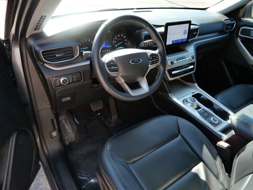 Certified Used 2022 Gray Ford XLT image 3
