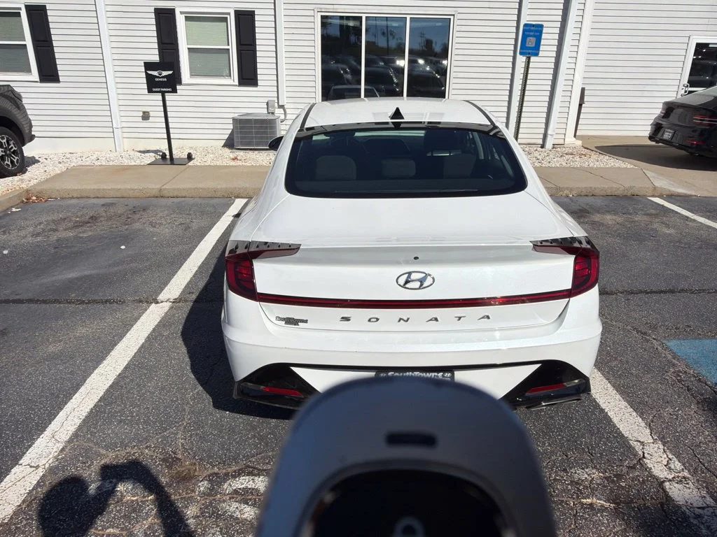 Used 2022 Gray Hyundai SEL image 4