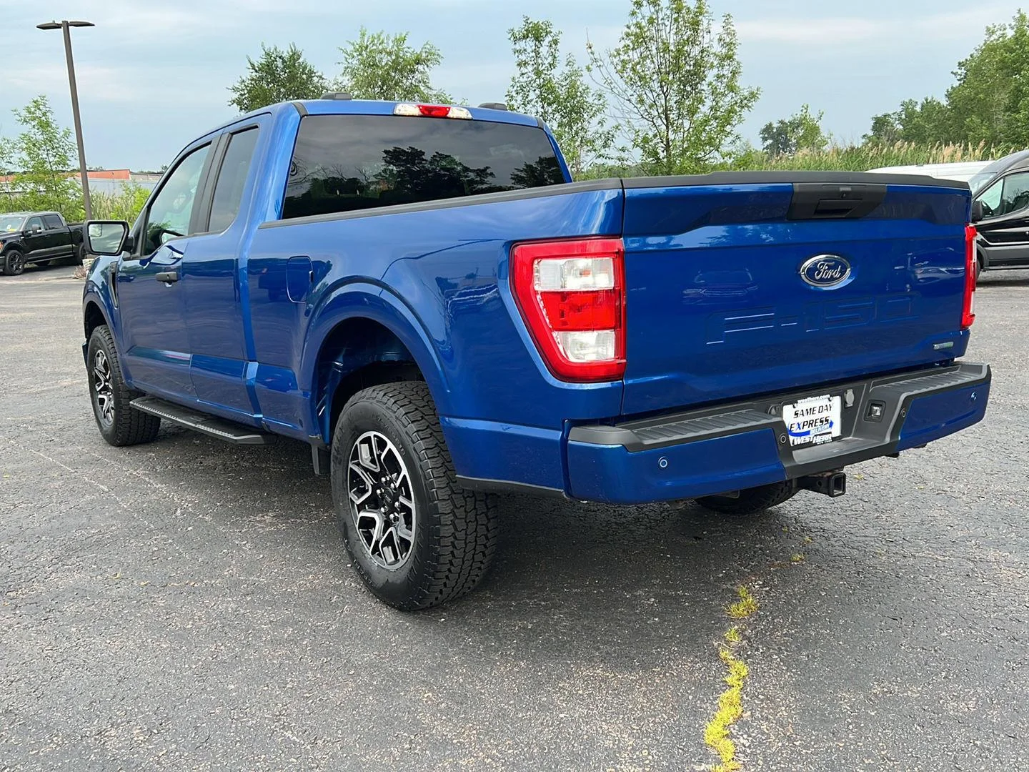 Used 2023 Atlas Blue Ford XL image 3