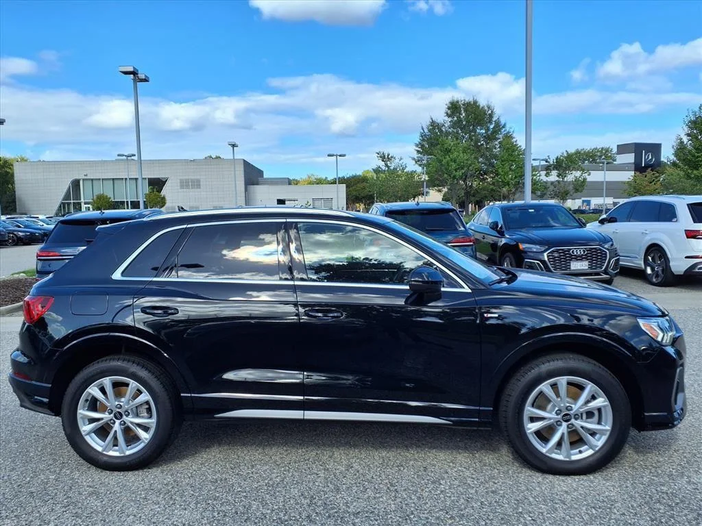Used 2025 Mythos Black Metallic Audi S line Premium image 5