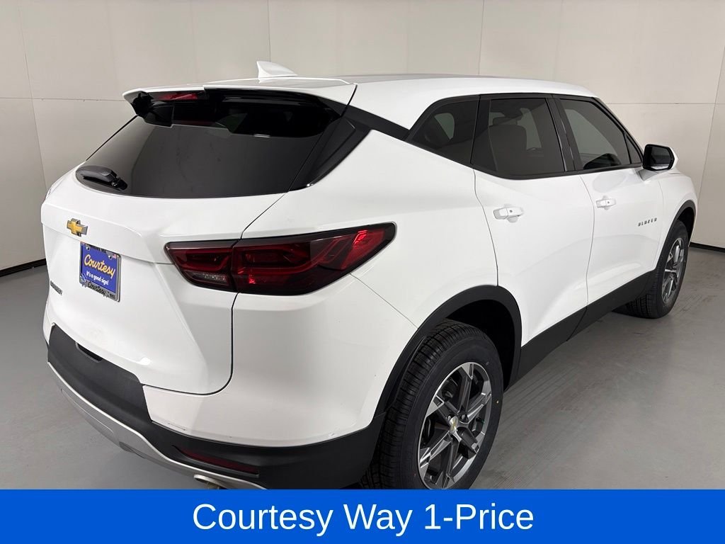 Used 2023 White Chevrolet LT image 11