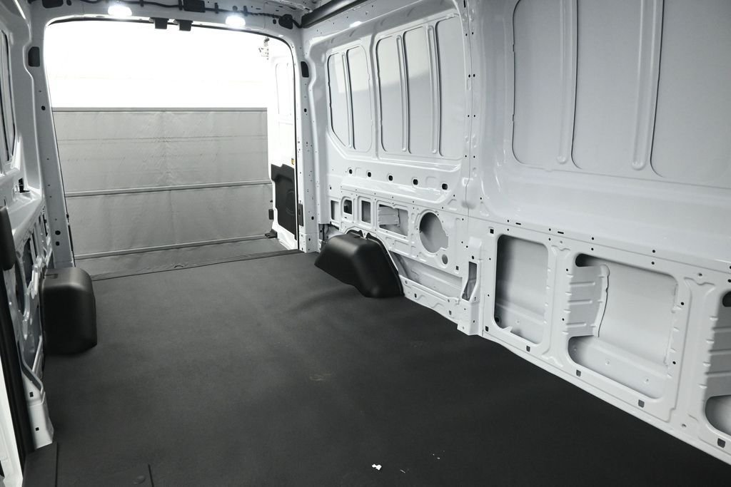 New 2026 Oxford White Ford Base image 17