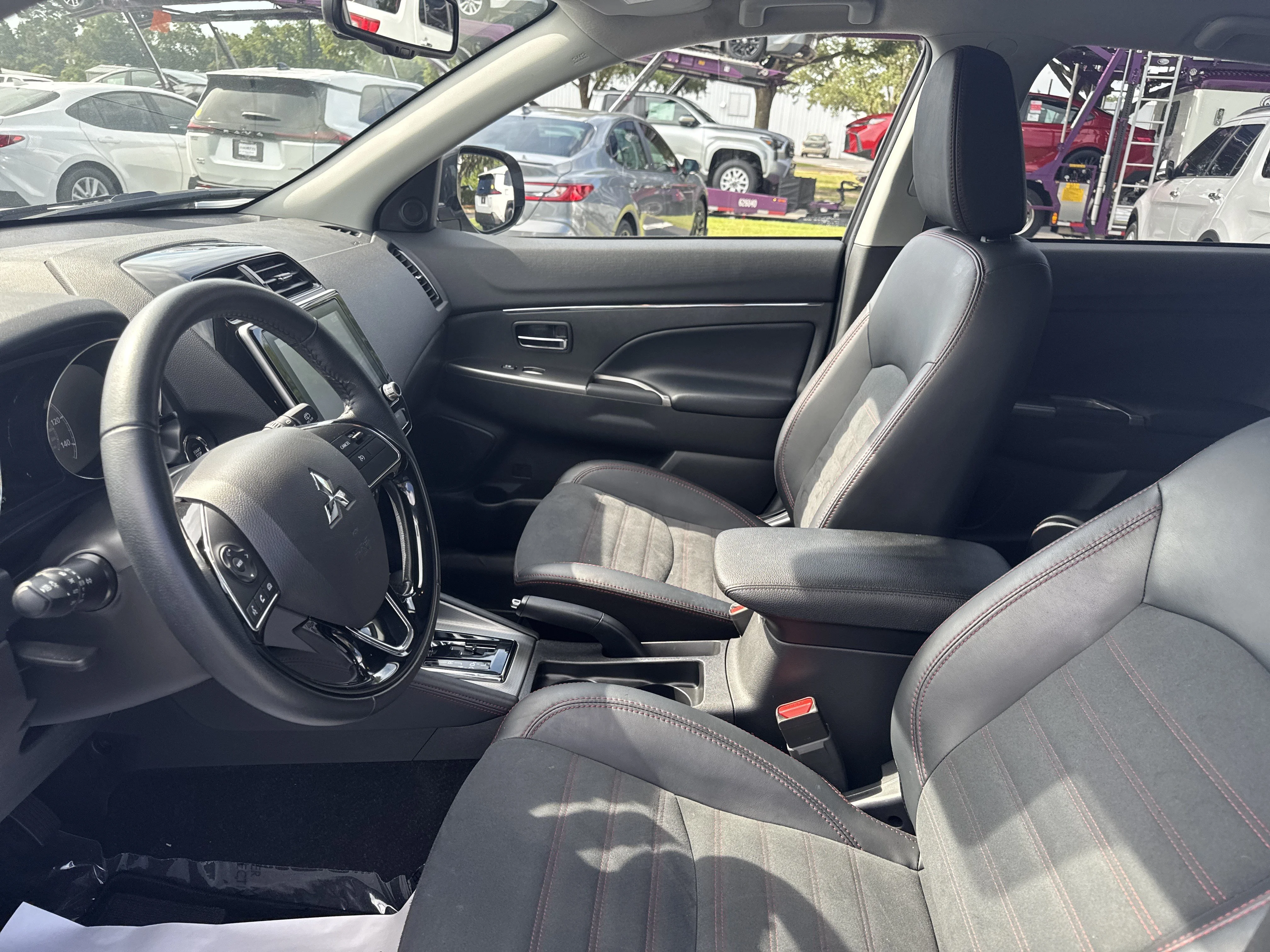 Used 2025  Mitsubishi 2.0 ES image 11