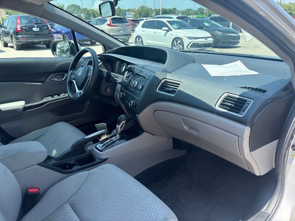 Used 2014 Alabaster Silver Metallic Honda LX image 22