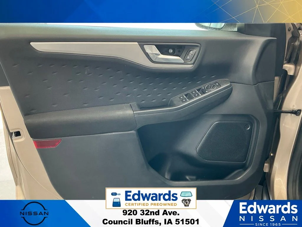 Used 2020 Gold Ford SE image 19