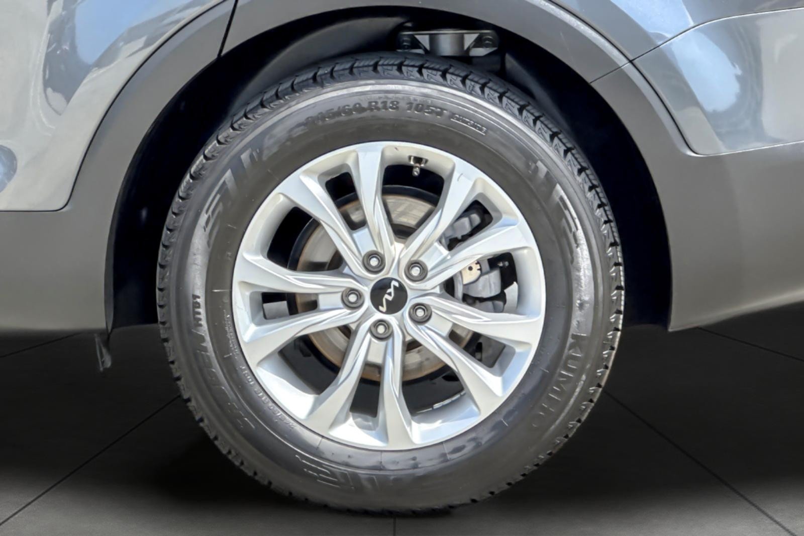 Used 2022 GRAY Kia LX image 26