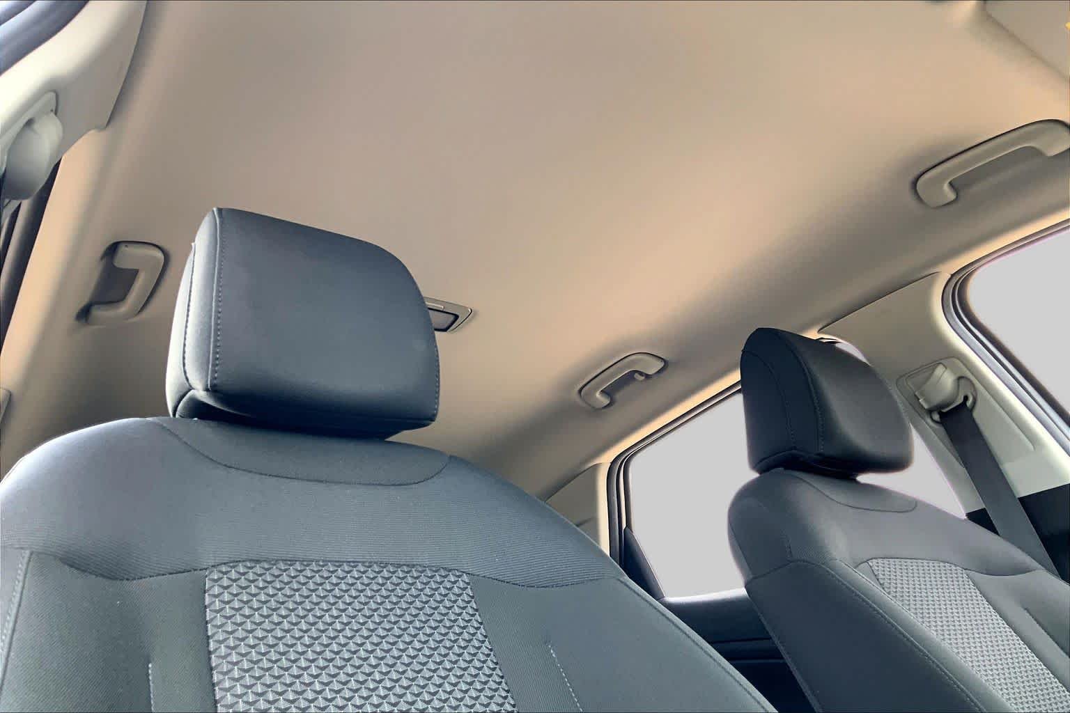 Used 2025 Everlasting Silver Kia LX image 14