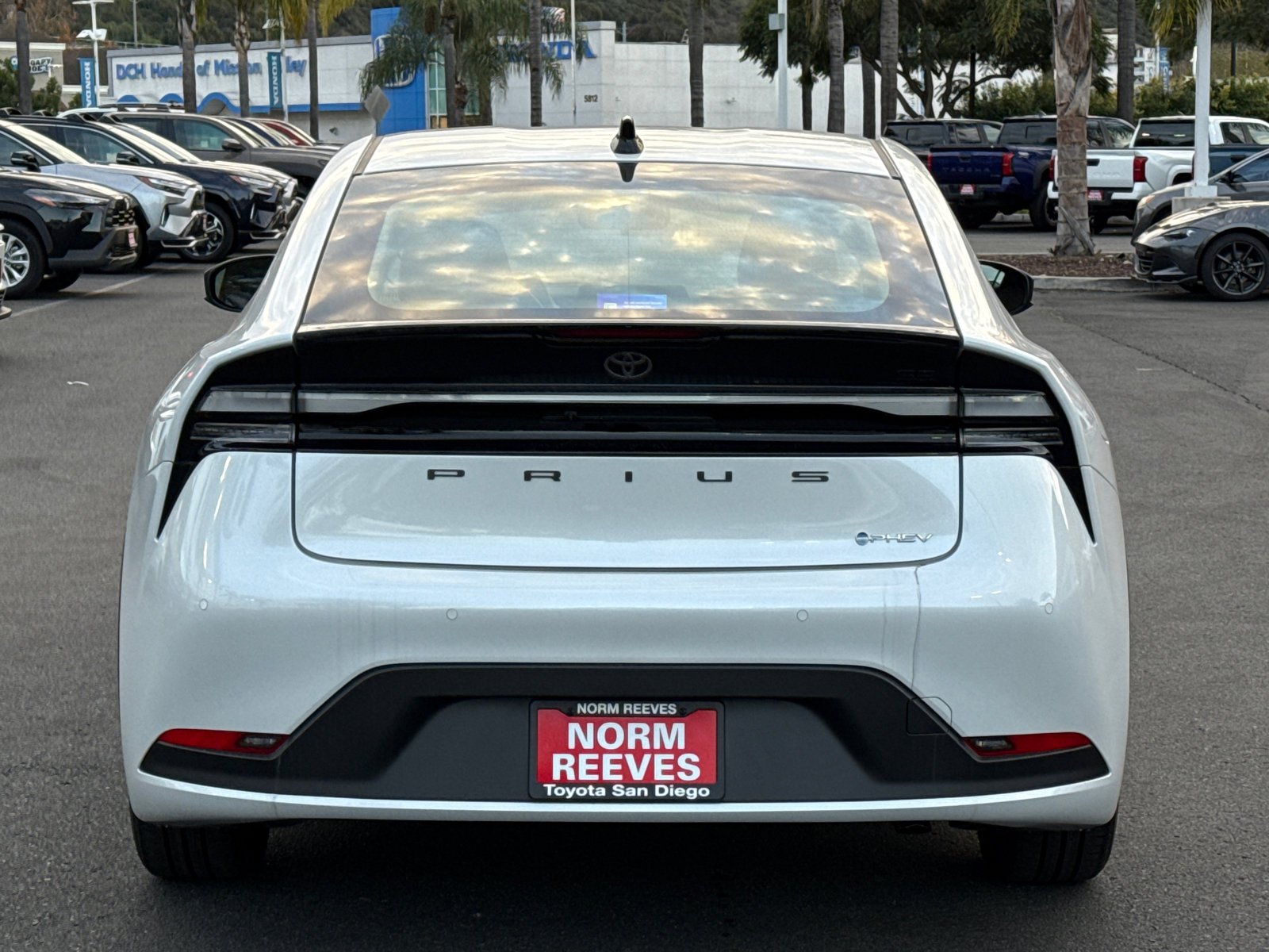 New 2026 Wind Chill Pearl <sup>1</sup> Toyota  SE image 9