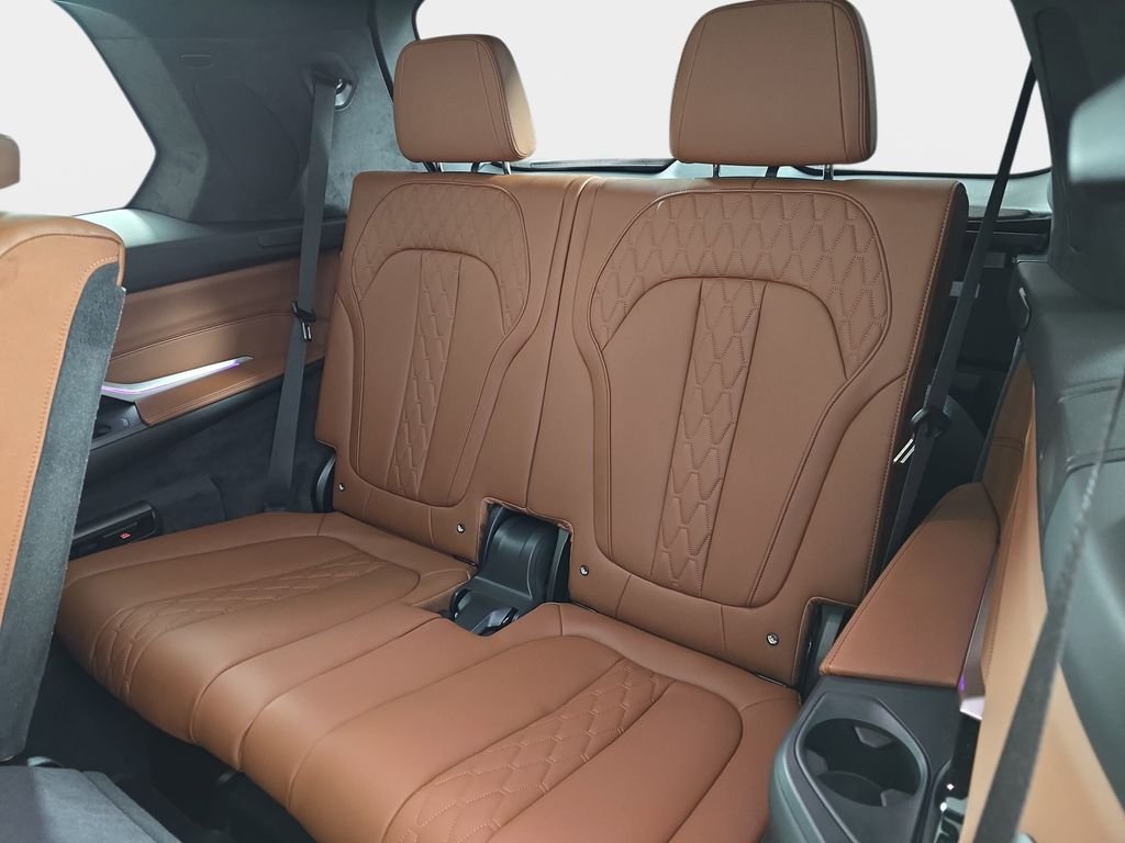 2026 BMW X7 M60i - Photo 14