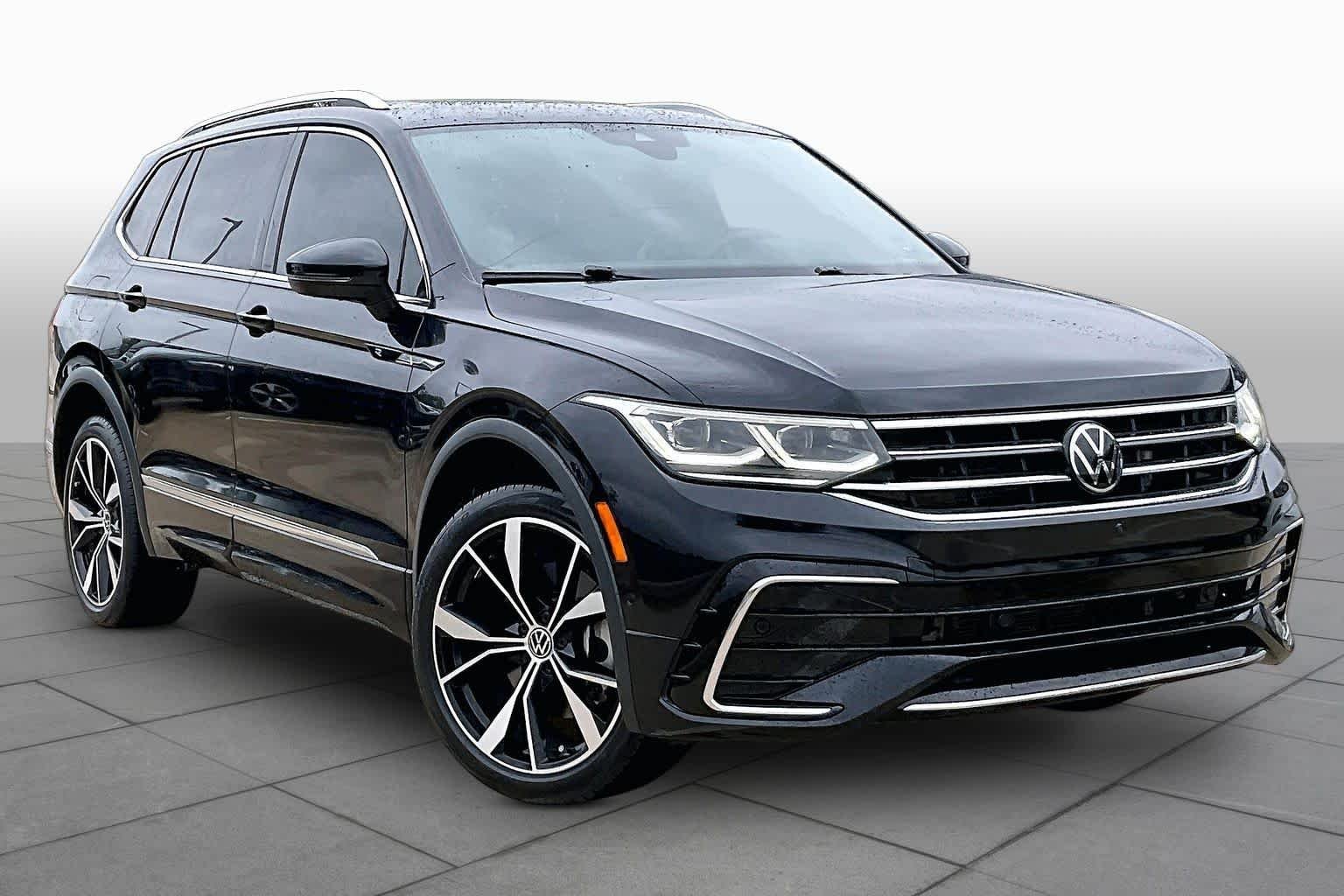 Used 2022 Deep Black Pearl Volkswagen SEL R-Line image 3
