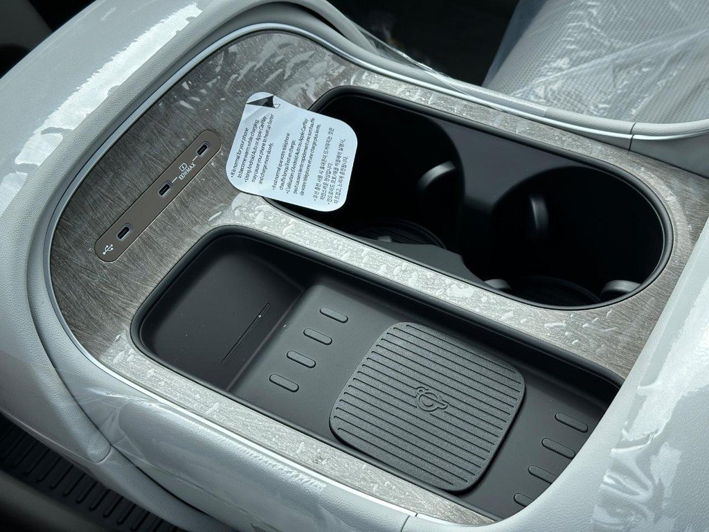 New 2027 White Hyundai SEL AWD image 33