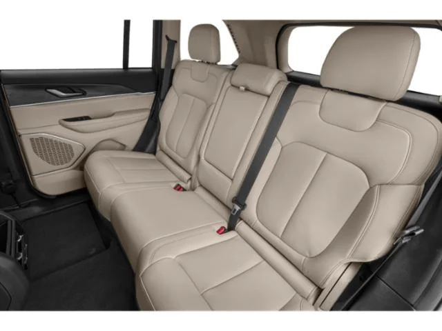 Used 2024 Diamond Black Crystal Pearlcoat Jeep Limited image 13