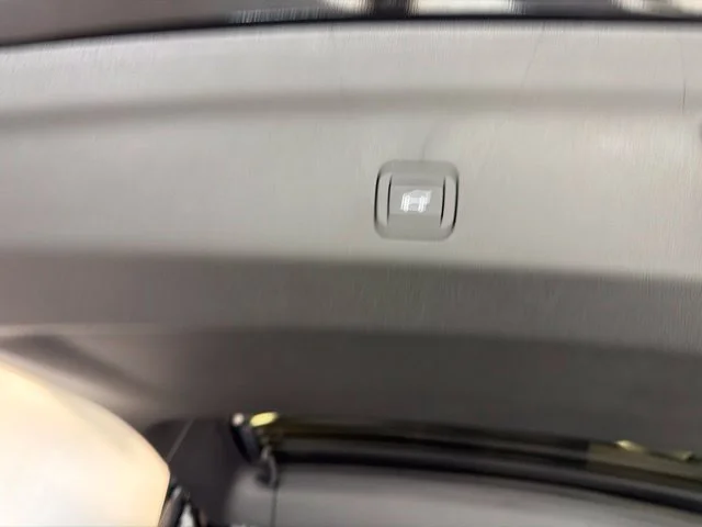 2027 GMC Yukon Denali - Photo 32