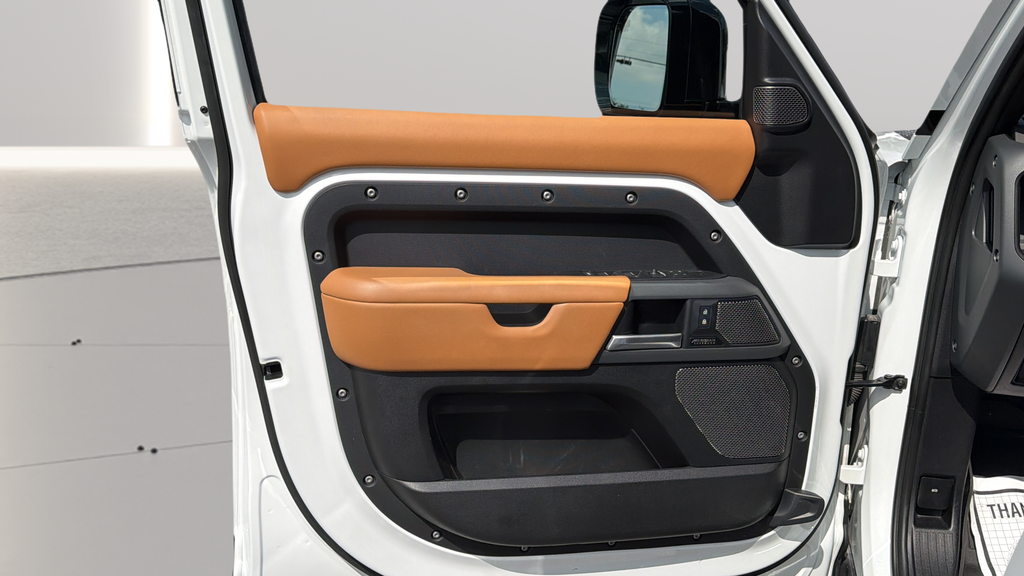 Used 2024 Fuji White Land Rover X-Dynamic SE image 20