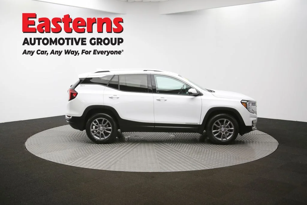 Used 2024 White GMC SLT image 44