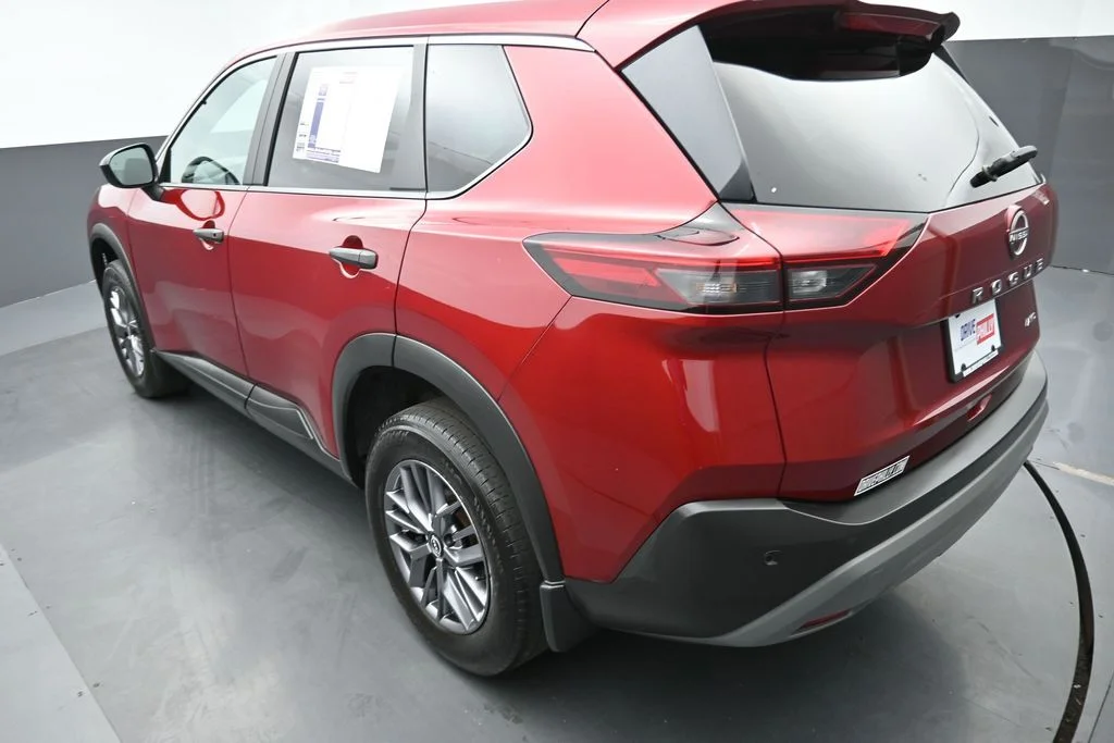 Used 2023 Red Nissan S image 15