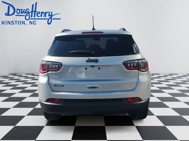New 2026 Silver Zynith Metallic Clear-Coat Exterior Paint Jeep Latitude Altitude image 4