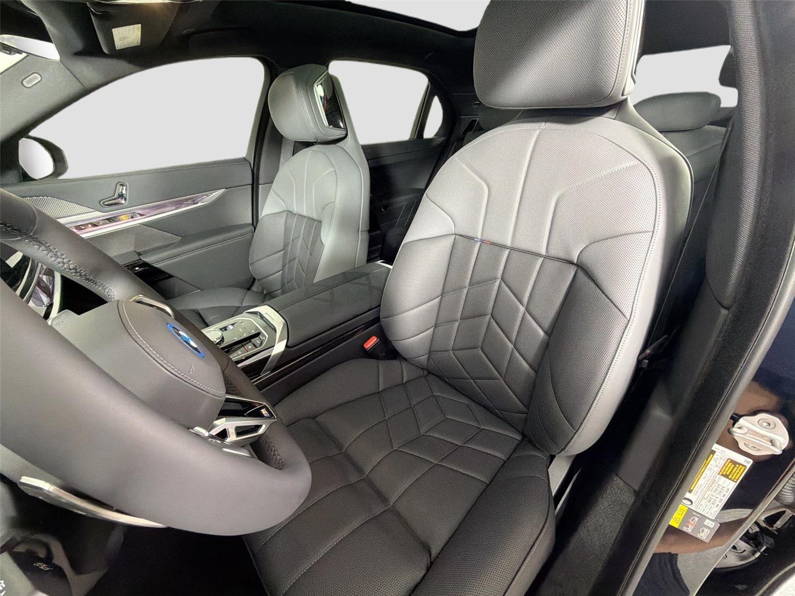 New 2026 Carbon Black Metallic BMW 750e xDrive image 18