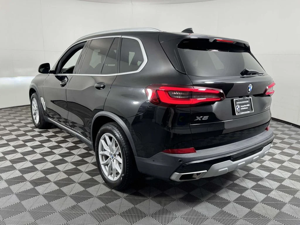 Used 2022 Black BMW xDrive40i image 8