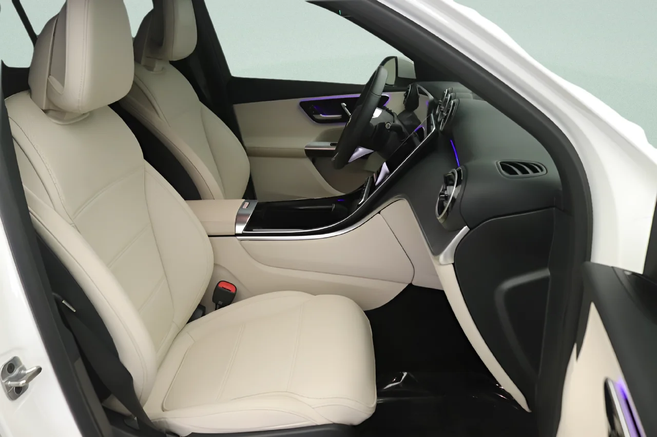 Used 2025 White Mercedes-Benz 350e 4MATIC® Plug in Hybrid image 28