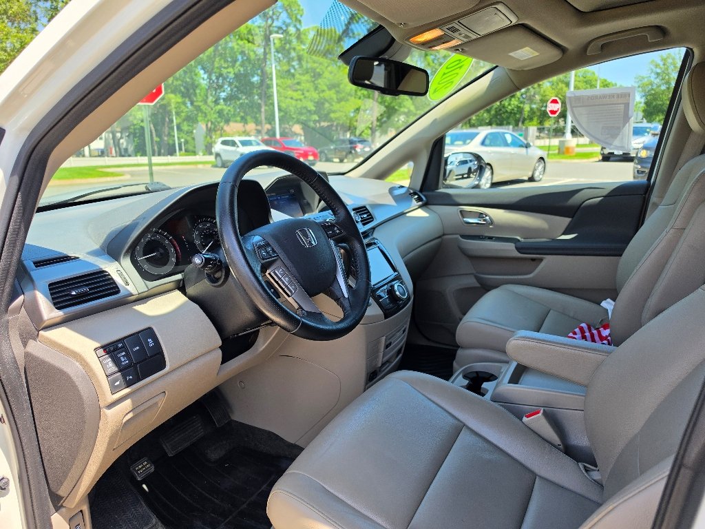 Used 2016 White Diamond Pearl Honda Touring Elite image 36